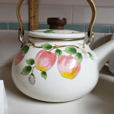 Lot 31: Tea Kettle and 12 Coffee Cups