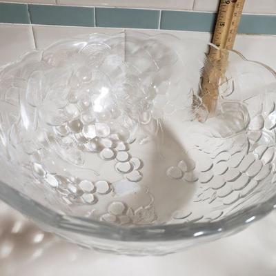 Lot 39: Glass Bowls with Grape Motif Lot