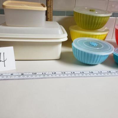 Lot 44:  Tupperware and Plastic Nesting Bowls with Lids Lot
