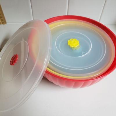 Lot 44:  Tupperware and Plastic Nesting Bowls with Lids Lot