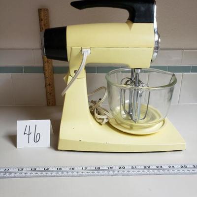 Lot 46: Vintage Yellow Sunbeam Mixmaster