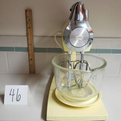 Lot 46: Vintage Yellow Sunbeam Mixmaster