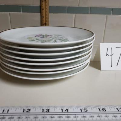 Lot 47: ****(8) Flower Plates