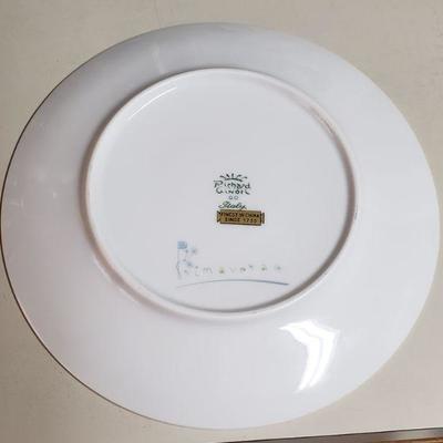 Lot 47: ****(8) Flower Plates