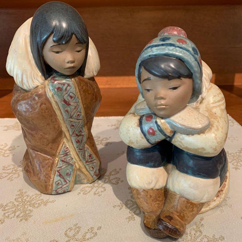 LOT 27 LLADRO GRES FIGURINES ESKIMO BOY & GIRL 1985