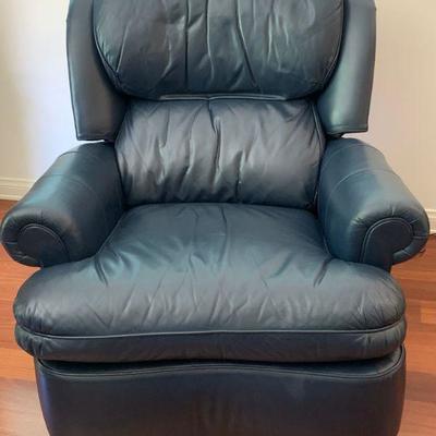 LOT 36  BLUE LEATHER RECLINER CUSHY ARMCHAIR WIDE BODY
