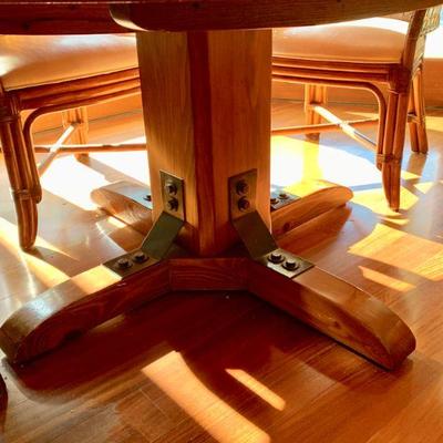 AEC 156  VINTAGE ROUND PEDESTAL TABLE KNOTTY PINE FARMHOUSE DELAYED PICK UP