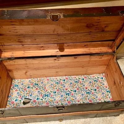 AEC 166  RESTORED ANTIQUE TRUNK DELAYED PICK UP