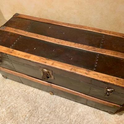 AEC 166  RESTORED ANTIQUE TRUNK DELAYED PICK UP