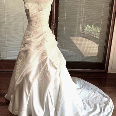 LT 1  PRONOVIAS DEBUTANTE BALL GOWN/WEDDING DRESS   SIZE 8