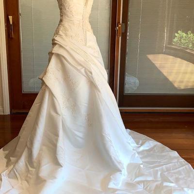 LT 1  PRONOVIAS DEBUTANTE BALL GOWN/WEDDING DRESS   SIZE 8