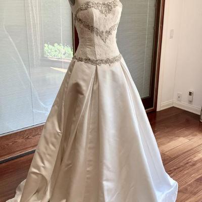 LT 2 SALLY CREW DEBUTANTE BALL GOWN/ WEDDING DRESS SIZE 8