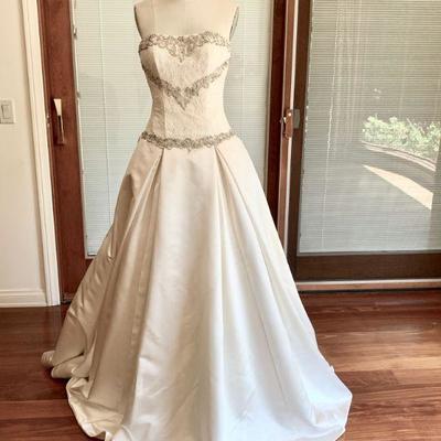 LT 2 SALLY CREW DEBUTANTE BALL GOWN/ WEDDING DRESS SIZE 8