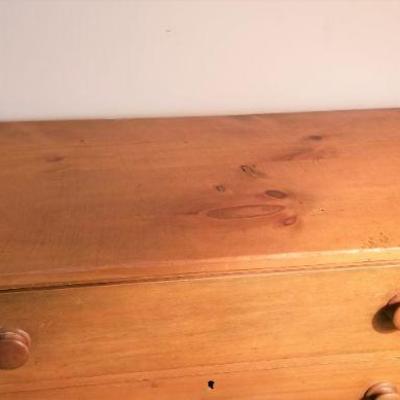 Lot #341  Cute Antique Knotty Pine Chest of Drawers - good condition