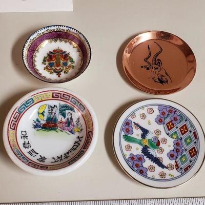 Lot 60: Sauce and Butter Pat Dish Lot