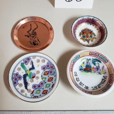 Lot 60: Sauce and Butter Pat Dish Lot