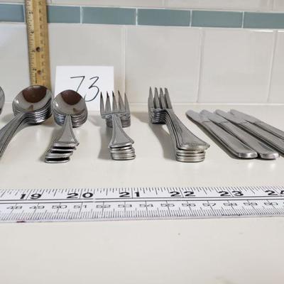 Lot 73: Oneida Silverware 