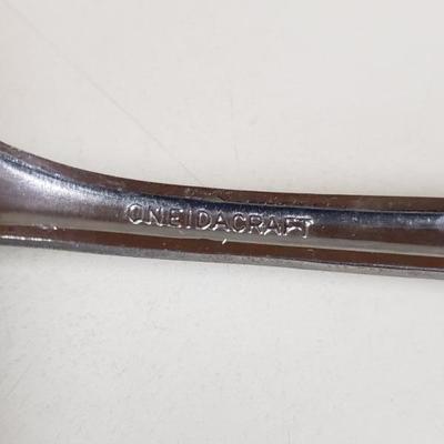 Lot 73: Oneida Silverware 