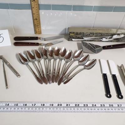 Lot 75: Mixed Silverware lot