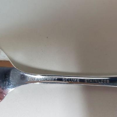 Lot 75: Mixed Silverware lot