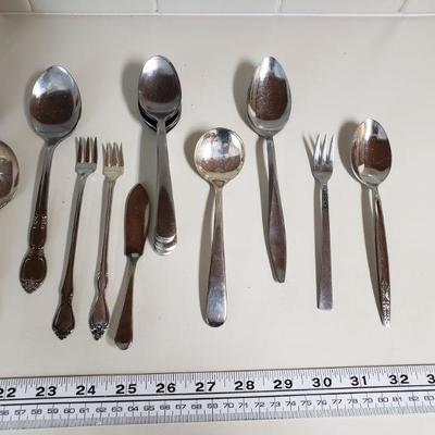 Lot 76: Mixed Flatware Lot