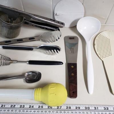 Lot 79: Kitchen Utensils Lot