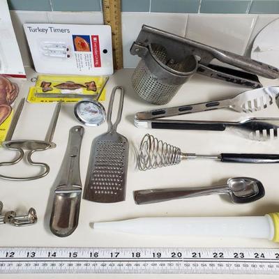 Lot 79: Kitchen Utensils Lot