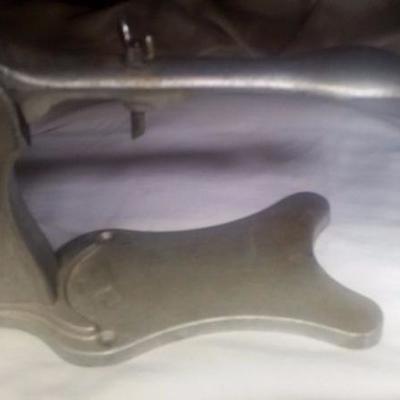 4-006 Model 12 oil can opener