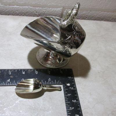 4-010 vintage silver plate sugar scuttle with scoop