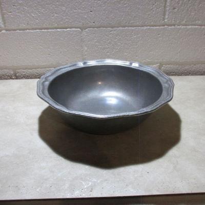 4-012 Carson Pewter Large Round Serving Scalloped Edge