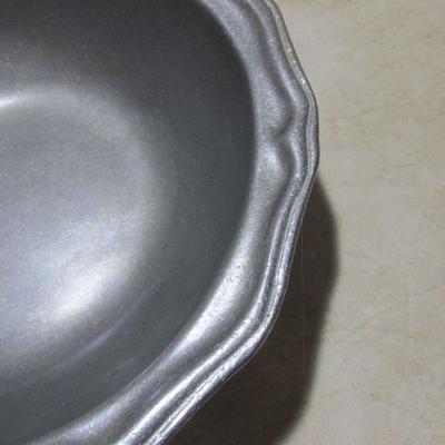 4-012 Carson Pewter Large Round Serving Scalloped Edge