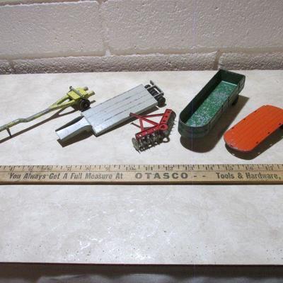4-023 Farm trailers and implements (models)