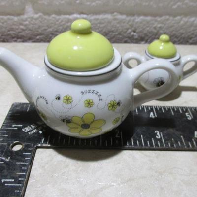 4-036 Busy Bee Tea Set by Schylling