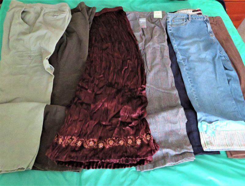 Vintage Ladies Clothes LOT Pants / Skirts Size MED LARGE 1214