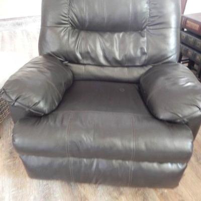 LOT 15  LEATHER RECLINER