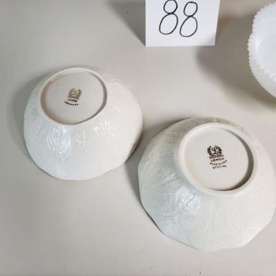 Lot 88: White/Off White Flower Bowl Lot