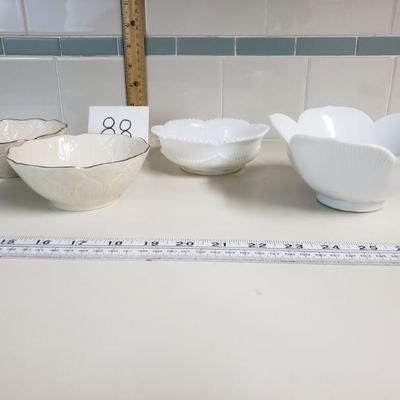 Lot 88: White/Off White Flower Bowl Lot