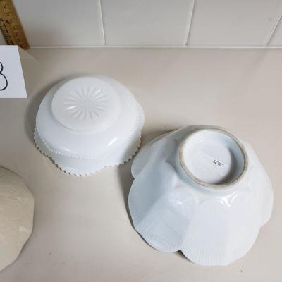 Lot 88: White/Off White Flower Bowl Lot