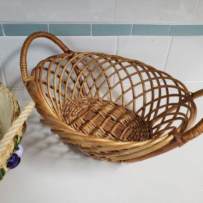 Lot 90: Basket and Hot Pad Lot