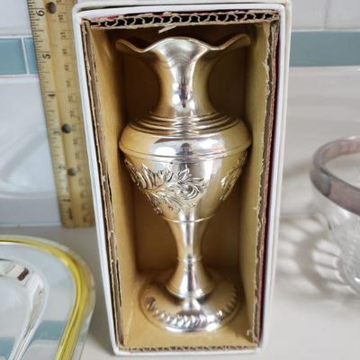 Lot 91: Trays, Bud Vase and Italian glass Bowl lot