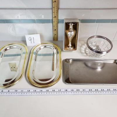 Lot 91: Trays, Bud Vase and Italian glass Bowl lot
