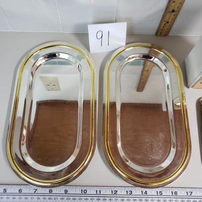 Lot 91: Trays, Bud Vase and Italian glass Bowl lot