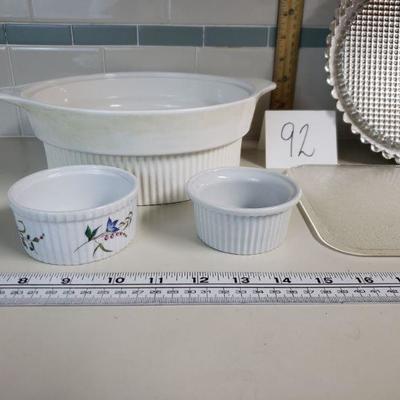 Lot 92: Kitchen Lot - Bowls, Cutting Board, ect.