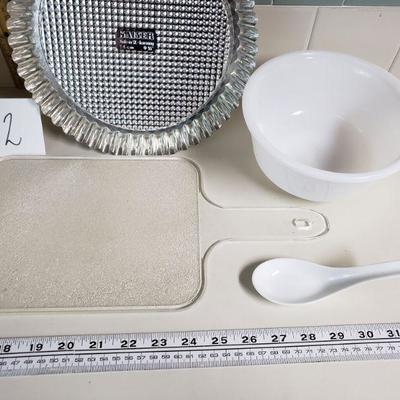 Lot 92: Kitchen Lot - Bowls, Cutting Board, ect.