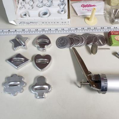 Lot 93: Baking Decorating Lot