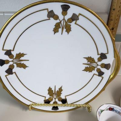 Lot 100: Mixed Decorative Dish Lot