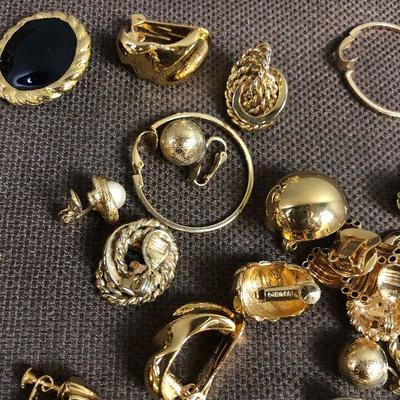 #200 Clunky Chunky Goldish Jewelry 
