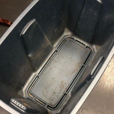 #212 1 Extra Large Tub 