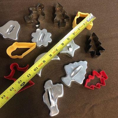 #295 Cookie Cutters: metal and plastic
