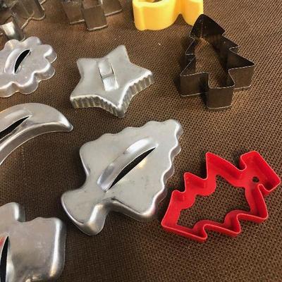 #295 Cookie Cutters: metal and plastic